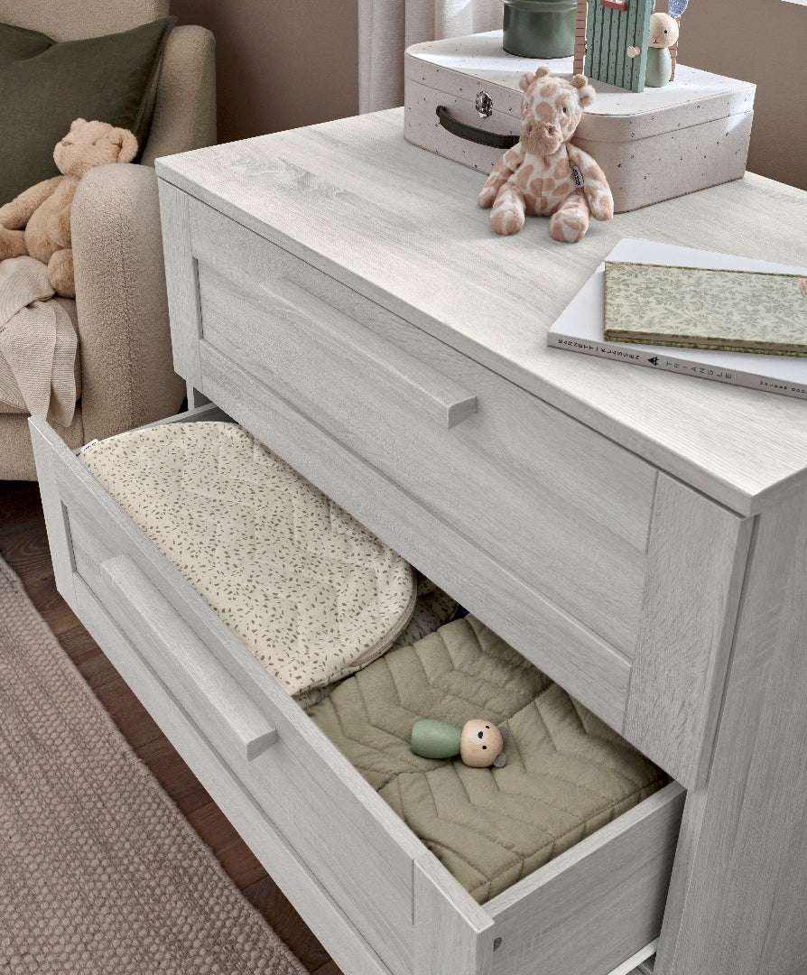 Atlas 5 Piece Set with Cotbed, Dresser Changer, Mattress, Fitted Sheets & Mattress Protector - White Wash - Image 7