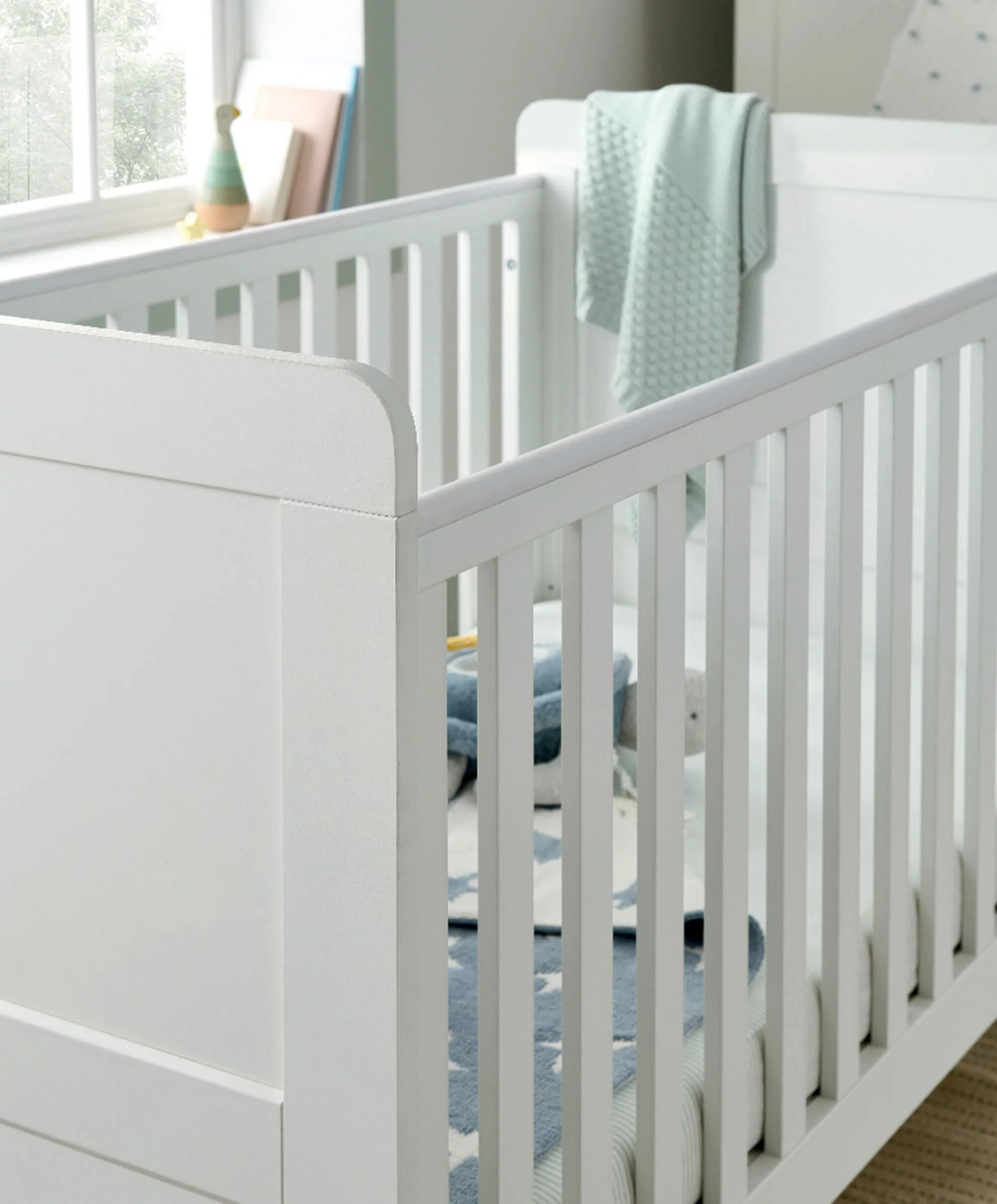 Hampden 5 Piece Set with Cotbed, Dresser Changer, Mattress, Fitted Sheets & Mattress Protector - White (pre order for end of April) - Image 3