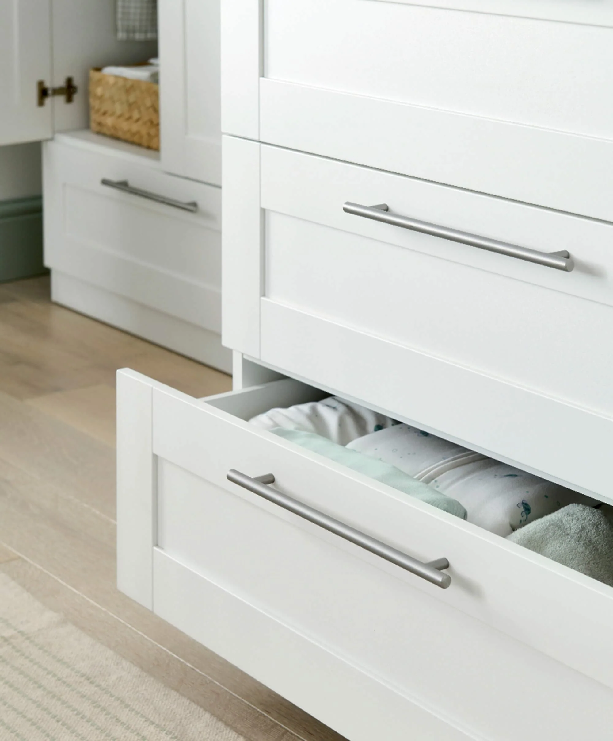 Hampden 5 Piece Set with Cotbed, Dresser Changer, Mattress, Fitted Sheets & Mattress Protector - White (pre order for end of April) - Image 4