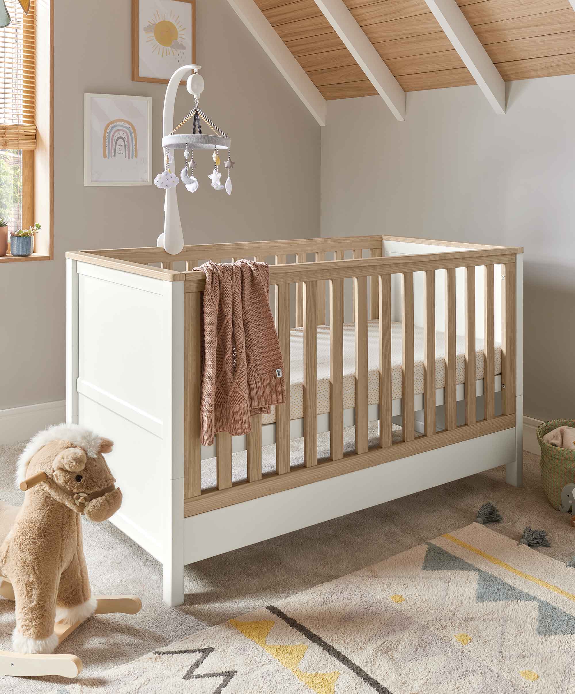 Harwell Cotbed Bundle With Free Cot Mobile (5 Pieces) - White